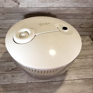 Pampered Chef Salad and Berry Spinner